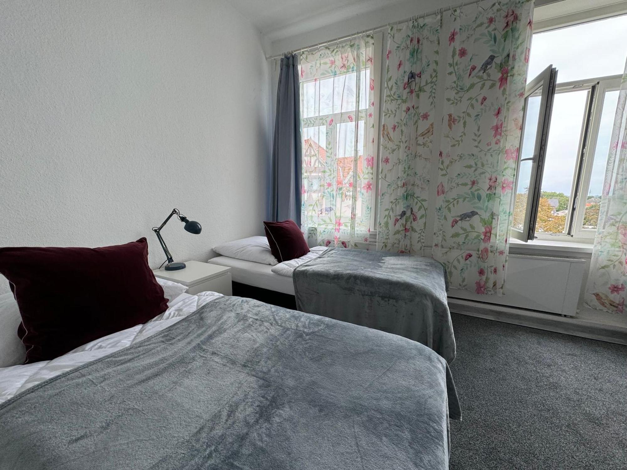 Moderne 4 Zimmer Apartment Mit Bergblick Stadtzentrum Contactless Check-In Gehrden  Exteriér fotografie