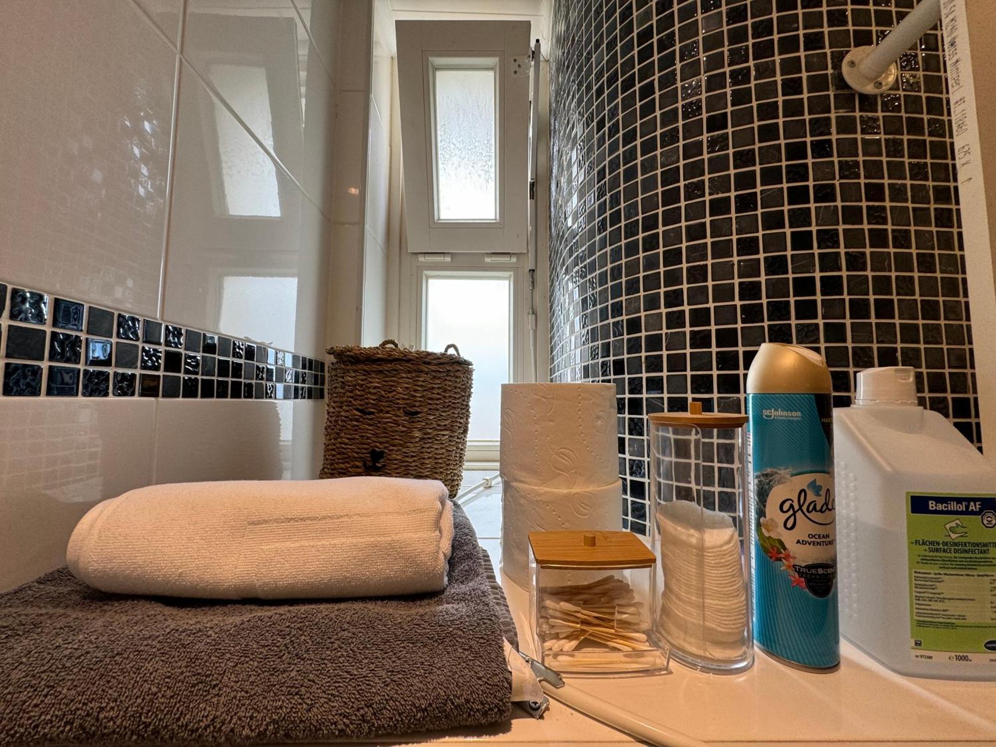 Moderne 4 Zimmer Apartment Mit Bergblick Stadtzentrum Contactless Check-In Gehrden  Exteriér fotografie